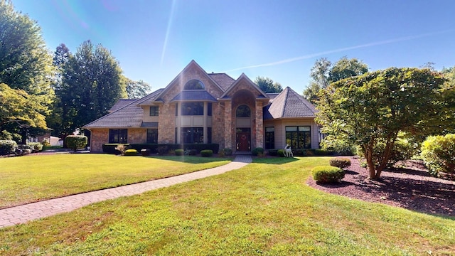 view of front facade with a front yard