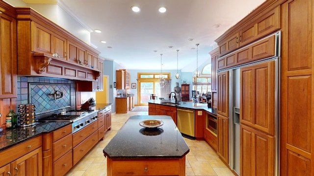 kitchen with a center island, stainless steel appliances, kitchen peninsula, decorative light fixtures, and decorative backsplash