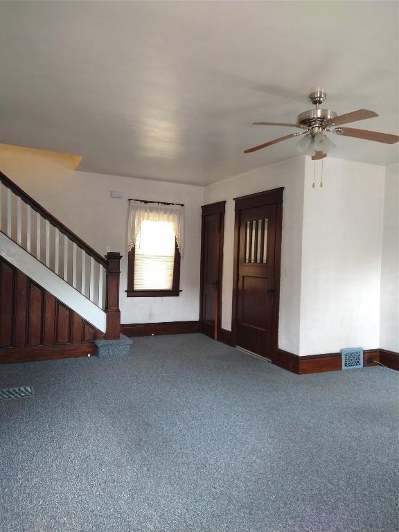 empty room featuring ceiling fan