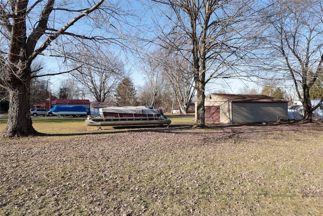 view of yard with an outdoor structure and a storage shed