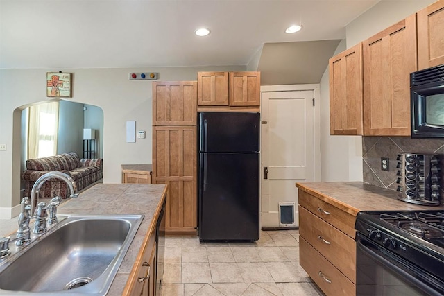 1047 Napier Ave, Erie, PA 16511 - kitchen featuring black appliances, a sink, tasteful backsplash, arched walkways, and recessed lighting