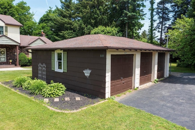 8410 Windsor Beach Ct, Erie, PA 16511 - view of detached garage