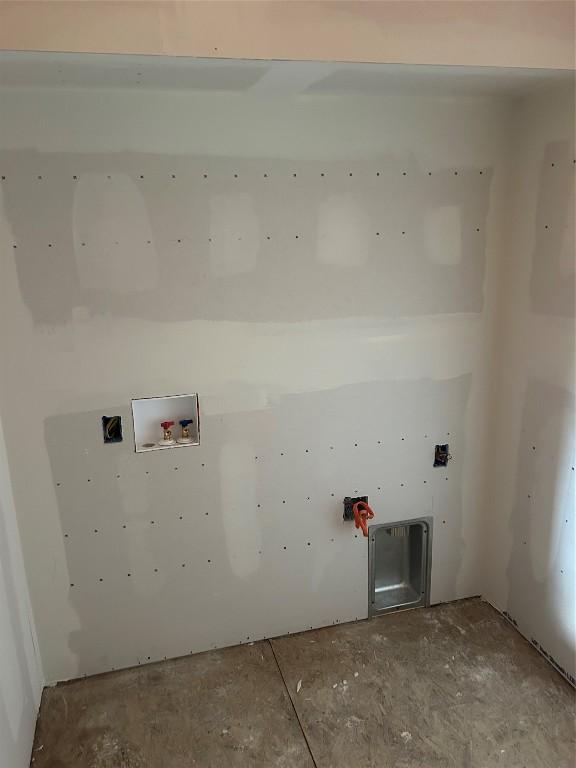 16754 Carr Hill Rd, Meadville, PA 16335 - laundry room featuring washer hookup