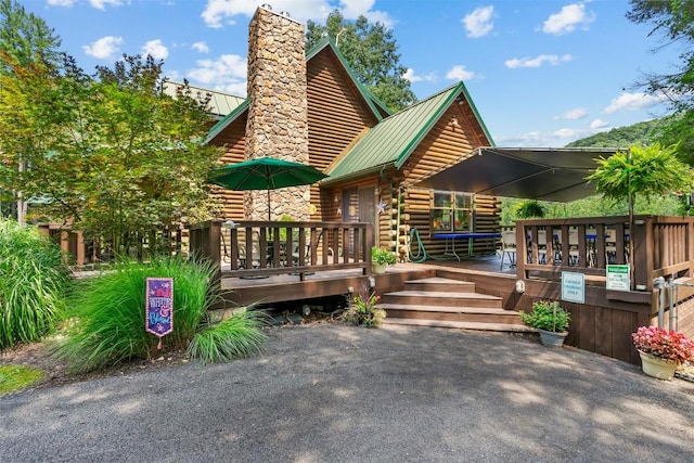 back of house featuring a wooden deck