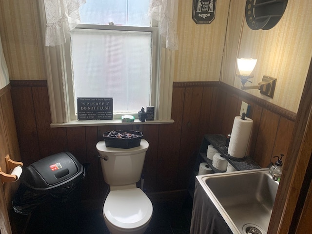 760-762 Park Ave, Meadville, PA 16335 - bathroom with a wainscoted wall, wallpapered walls, and wooden walls