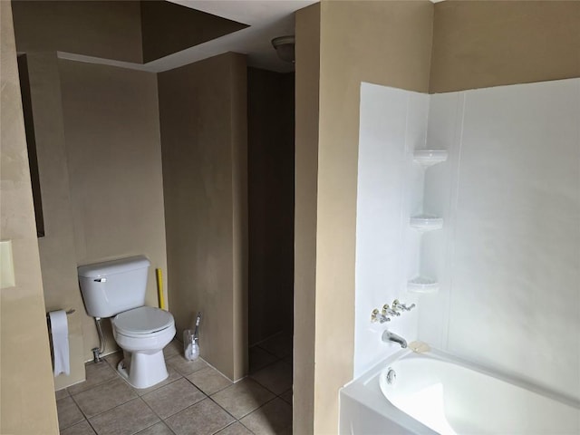 1051-1053 W 9th St, Erie, PA 16502 - full bathroom featuring tile patterned flooring and shower / tub combination