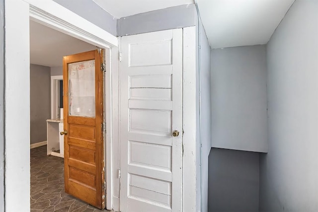 946 W 17th St, Erie, PA 16502 - view of hallway