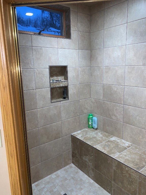 bathroom featuring a tile shower