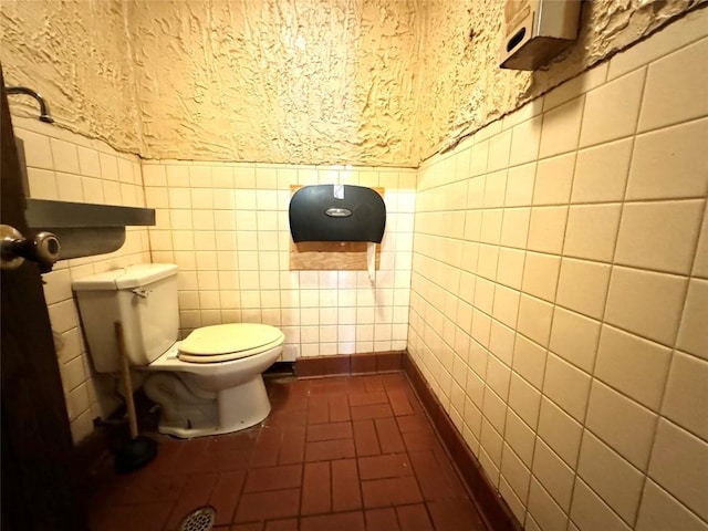 bathroom featuring toilet