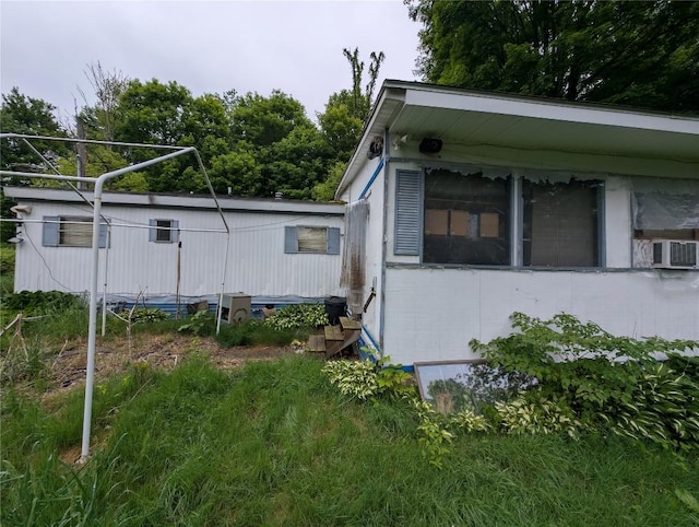 12838 Reed Ave, Conneaut Lake, PA 16316 - view of side of property