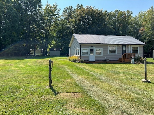 view of front of home featuring a front lawn