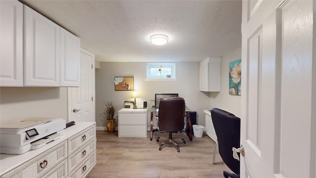 1450 Nicholson St, Erie, PA 16509 - office featuring a textured ceiling and light wood-type flooring
