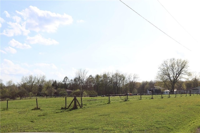 view of yard featuring a rural view