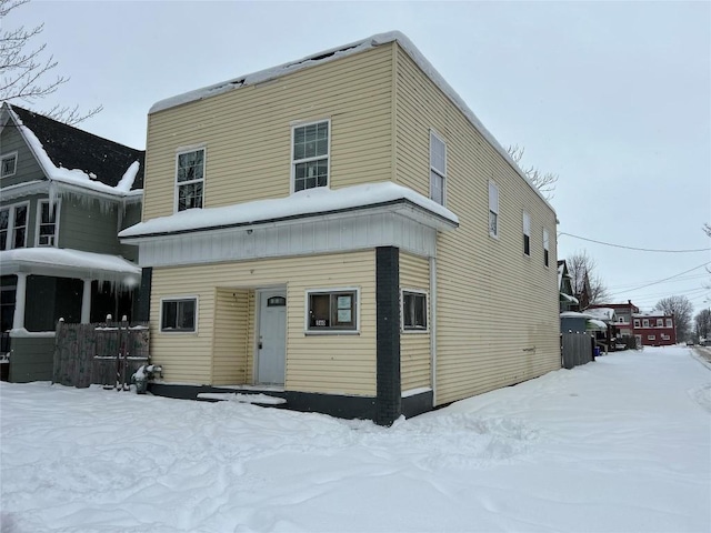 view of front facade