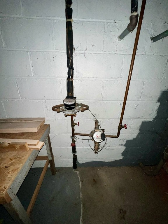 1121 E 27th St, Erie, PA 16504 - unfinished basement with concrete block wall