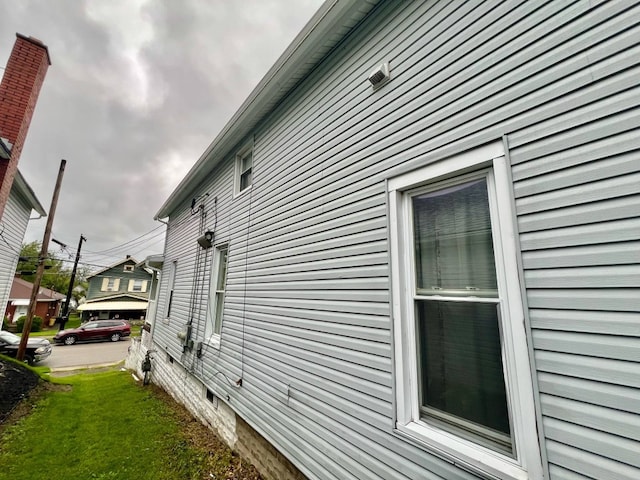 1121 E 27th St, Erie, PA 16504 - view of side of property featuring a lawn