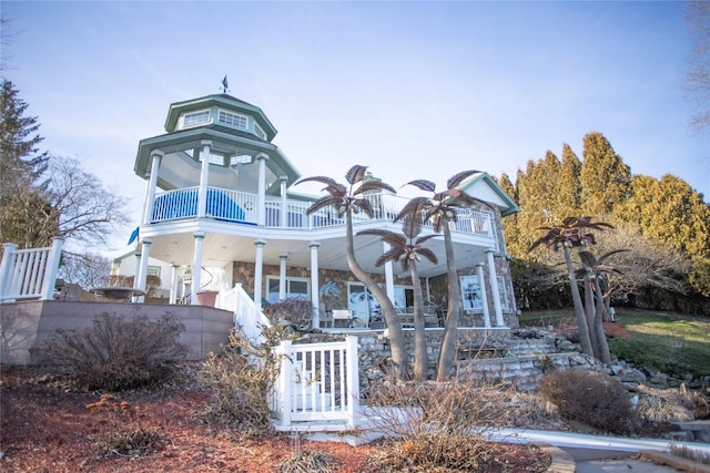 view of front of house with a balcony