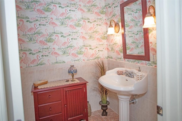 bathroom featuring tile patterned floors and tile walls