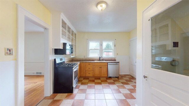 251 E 30th St, Erie, PA 16504 - photo 15