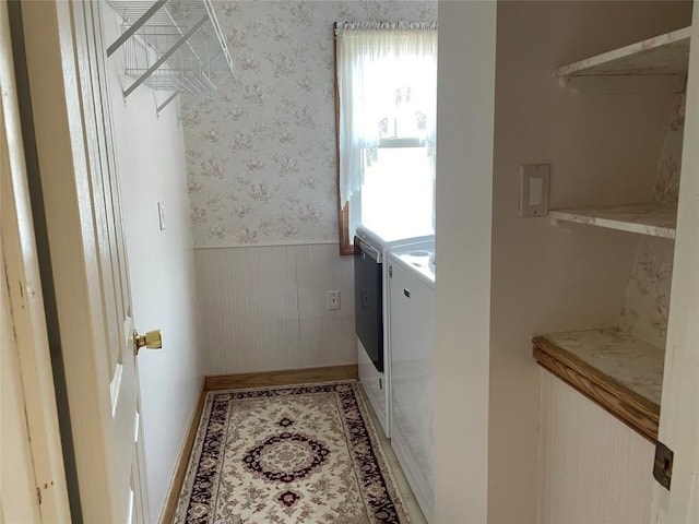 washroom featuring washing machine and clothes dryer