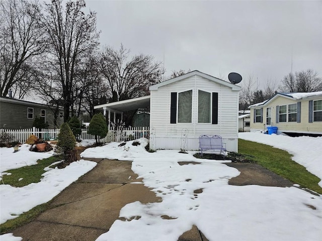 manufactured / mobile home featuring a carport