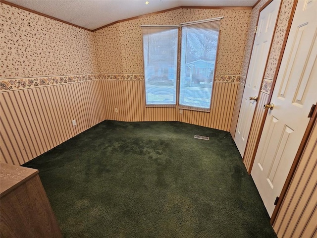 empty room featuring carpet flooring