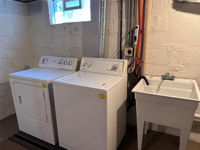 3010 Oakwood St, Erie, PA 16508 - laundry area featuring separate washer and dryer