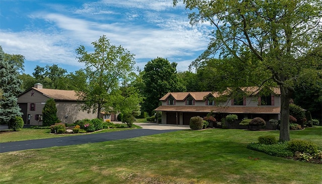 view of front of house featuring a front yard