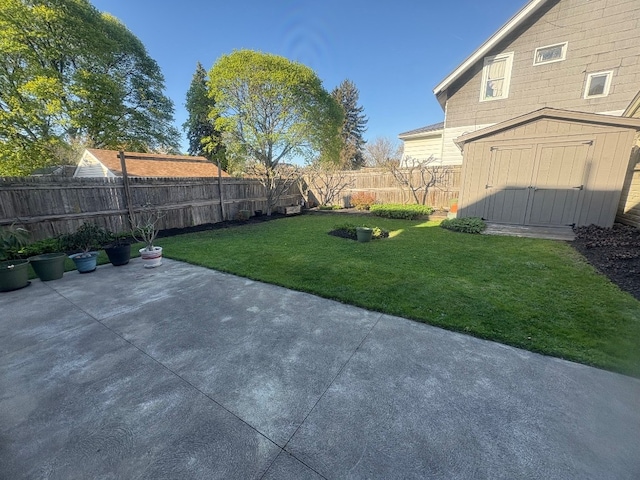 view of yard with a storage shed, a patio area, an outdoor structure, and a fenced backyard