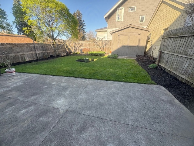 view of yard featuring a storage shed, a patio area, an outdoor structure, and a fenced backyard
