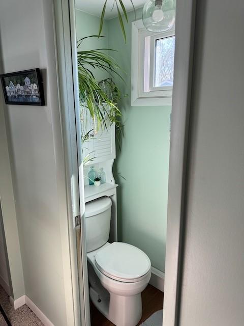 bathroom featuring toilet and baseboards