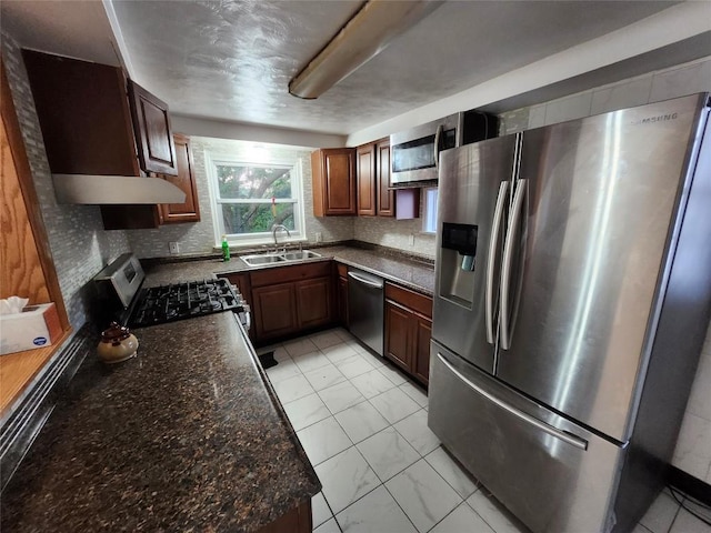 kitchen featuring decorative backsplash, sink, and stainless steel appliances