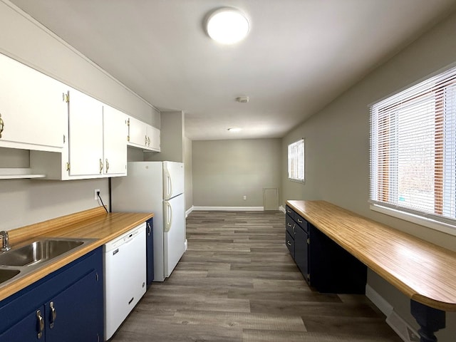 kitchen featuring white cabinetry, sink, dark hardwood / wood-style flooring, blue cabinetry, and white appliances