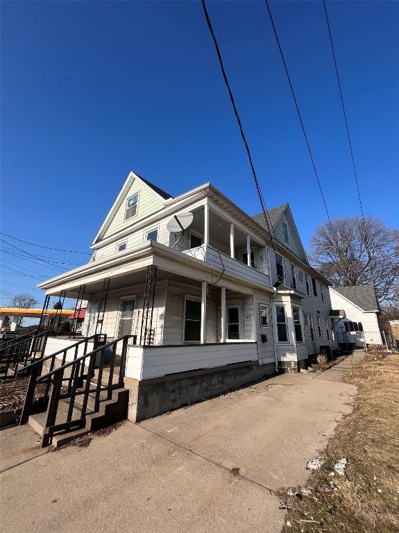 view of front facade with covered porch