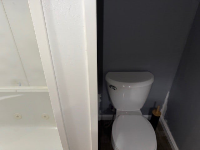 747 E 25th St, Erie, PA 16503 - full bathroom featuring toilet, baseboards, and a tub with jets