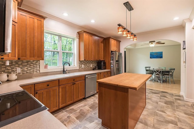 21720 Matthew Ln, Saegertown, PA 16433 - kitchen featuring stainless steel appliances, a sink, arched walkways, crown molding, and a ceiling fan