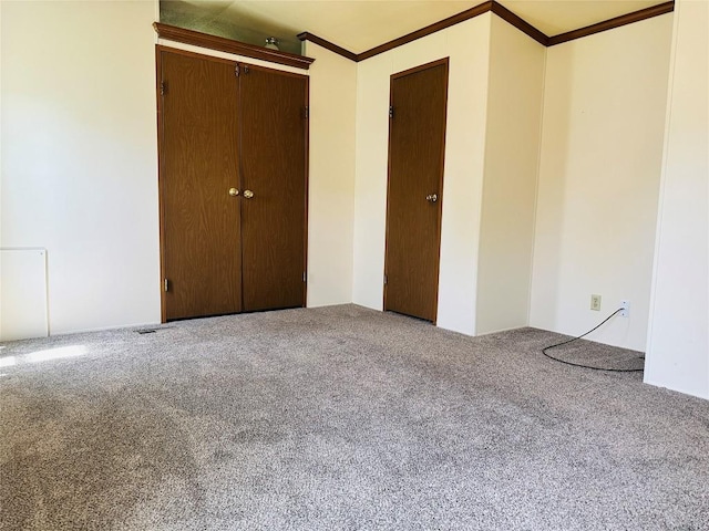 unfurnished bedroom featuring carpet floors and crown molding