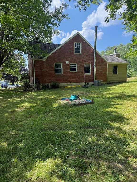 518 Spring St, Jamestown, PA 16134 - back of house with a lawn