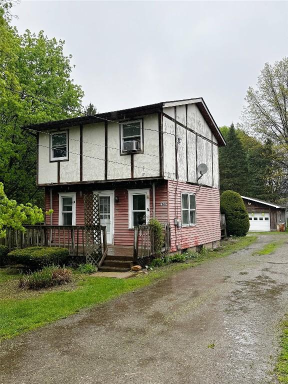 view of front of home with a detached garage and an outdoor structure