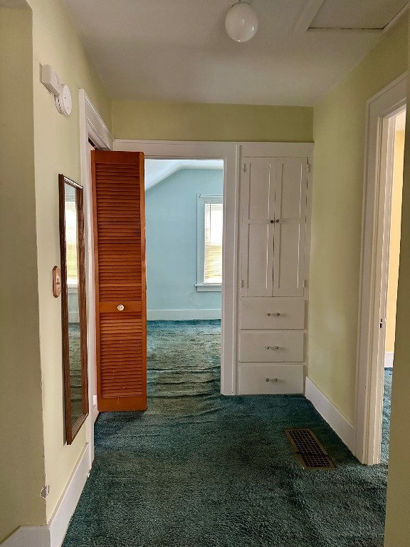 957 E 29th St, Erie, PA 16504 - hallway with carpet flooring