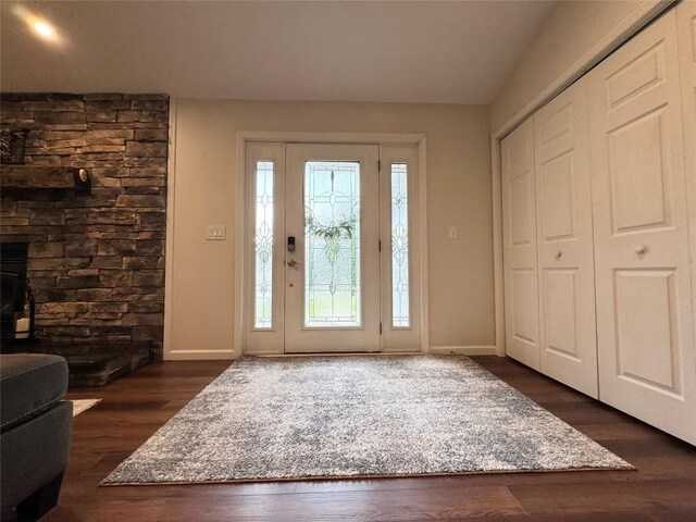 112 Willadell Rd, Pa, PA 16154 - foyer entrance with dark wood-style flooring