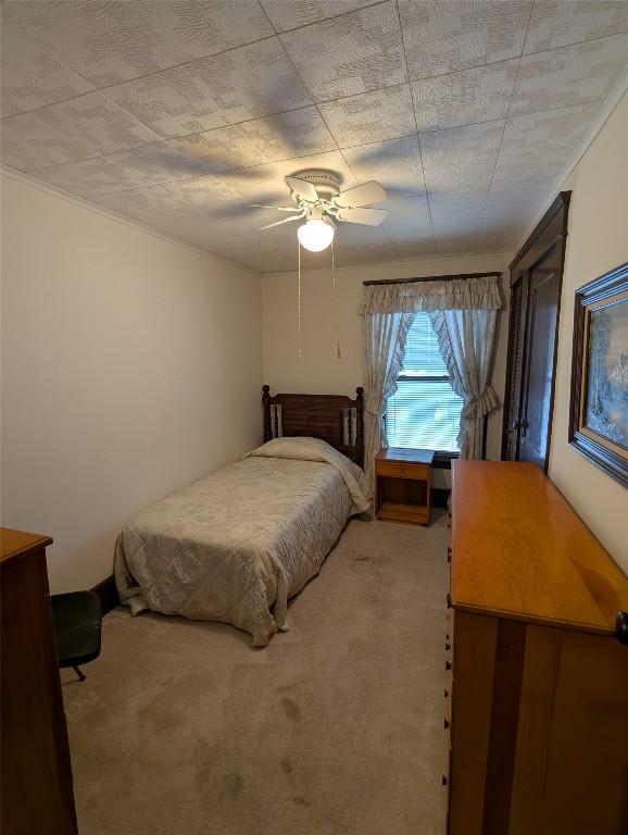 carpeted bedroom featuring ceiling fan