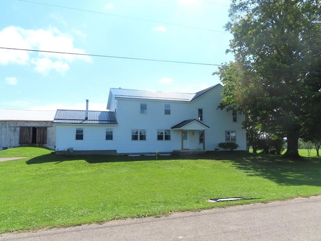 view of front facade with a front lawn