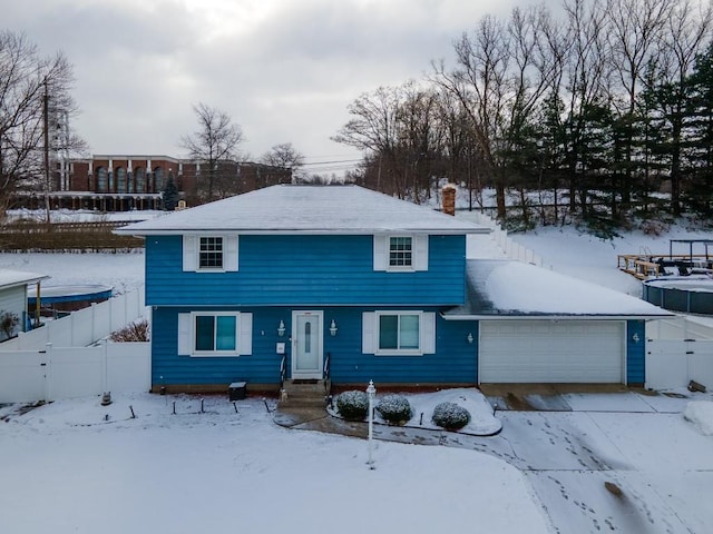 view of front property featuring a garage