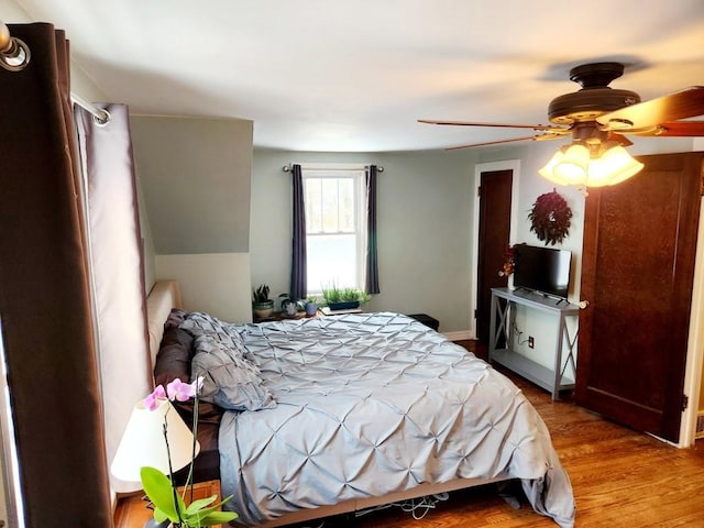 bedroom with light wood-type flooring and ceiling fan