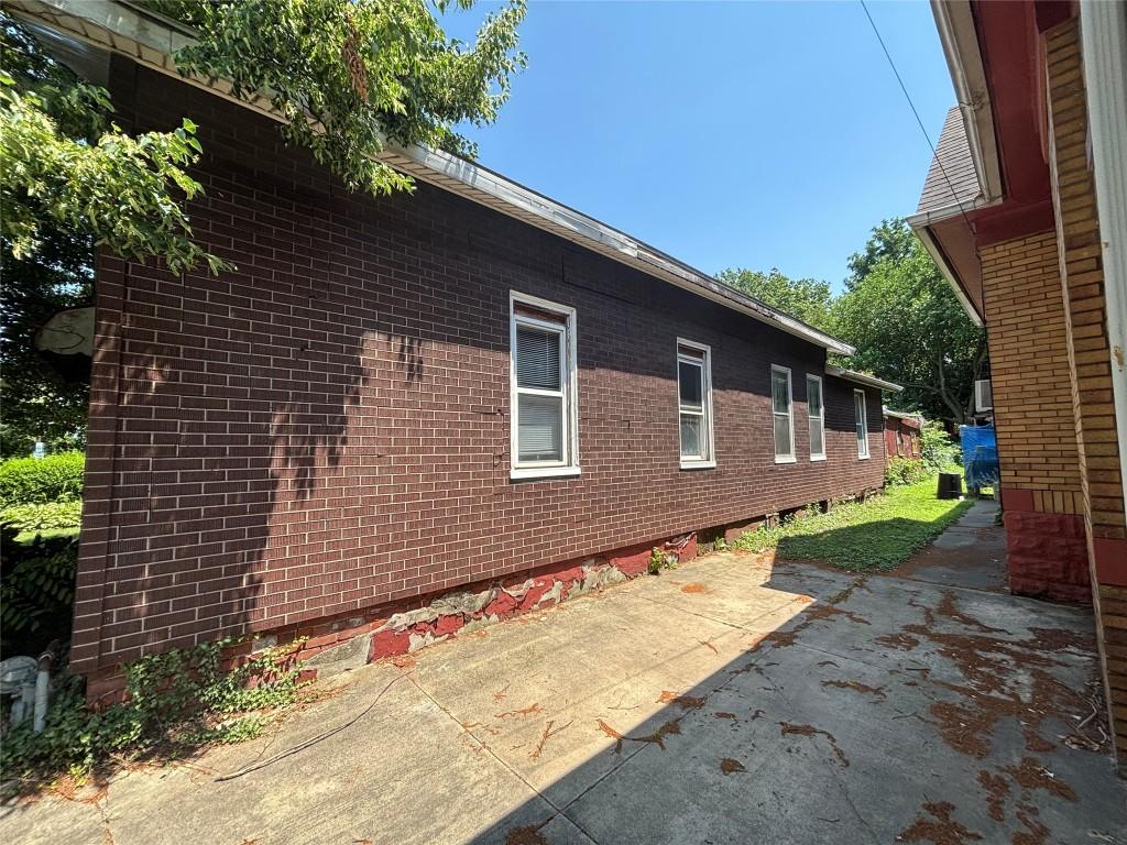 831 E 6th St, Erie, PA 16507 - photo 4