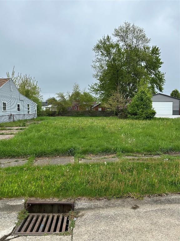931 W 35th St, Erie, PA 16508 - photo 2