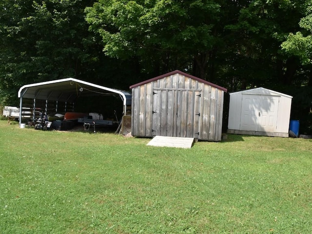 view of outbuilding with a carport and a lawn