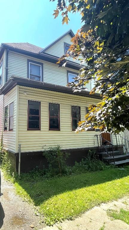 457 E 24th St, Erie, PA 16503 - view of side of property featuring a lawn