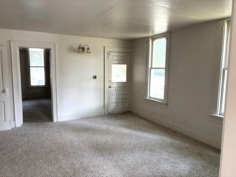 417 W 17th St, Erie, PA 16502 - empty room with carpet